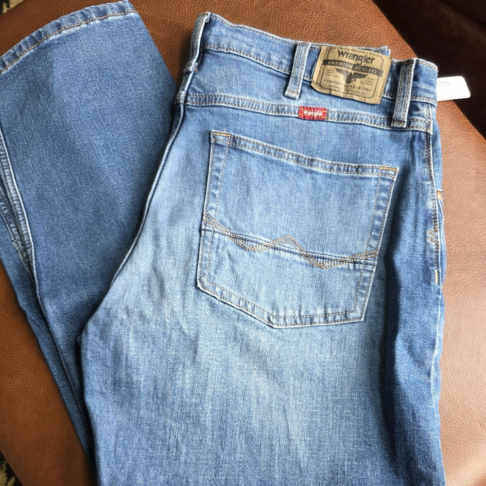 Wrangler Men's Classic Straight Blue Jeans